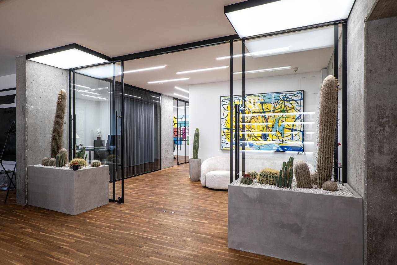 Kancelář Pure — hlavní prostor